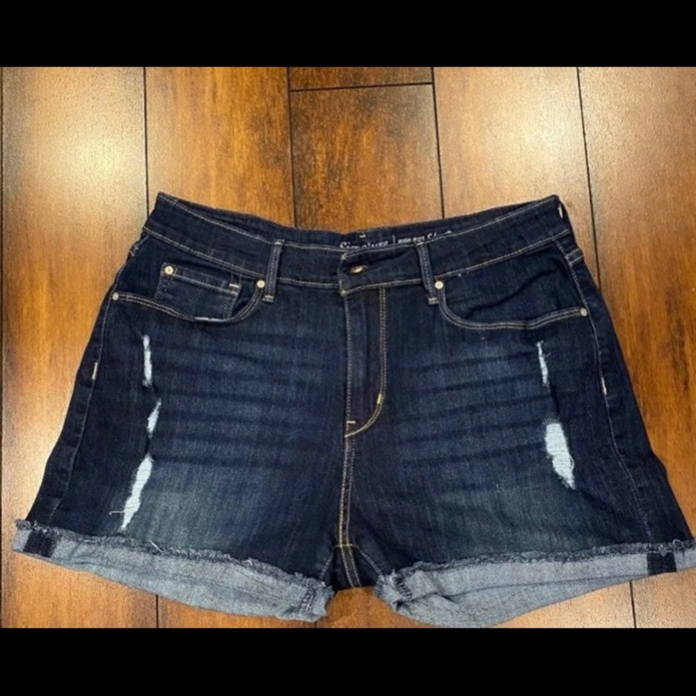 Levi High-Rise distressed Shorts  12